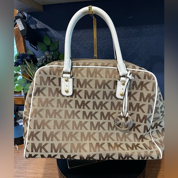 Michael Kors Handbags - NWT Michael Kors Signature Large Tan & White Satchel